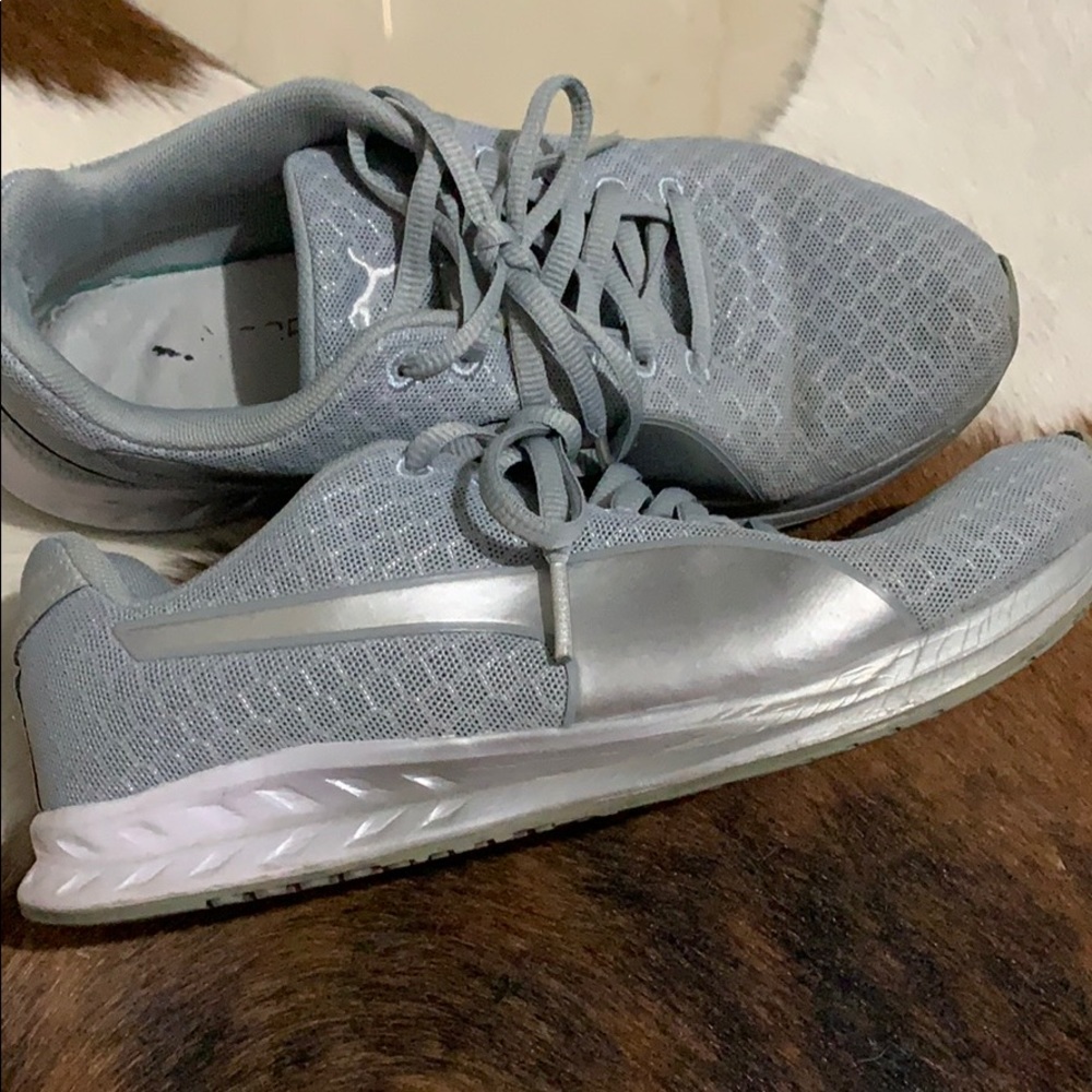 Puma tennis shoes